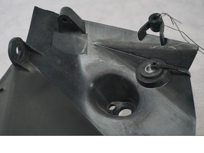 Snett uppifrån på Strålkastarfäste från en KTM 690 SM R -2009 motorcykel.