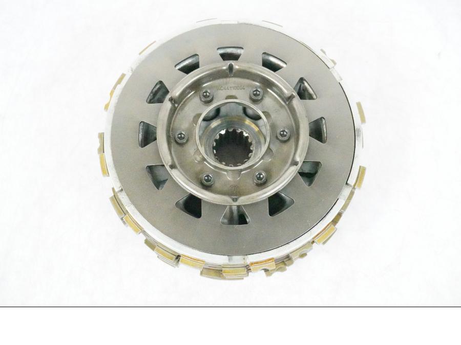 Snett nerifrån på Kopplingskorg från en BMW K 1200 S -2005 motorcykel.