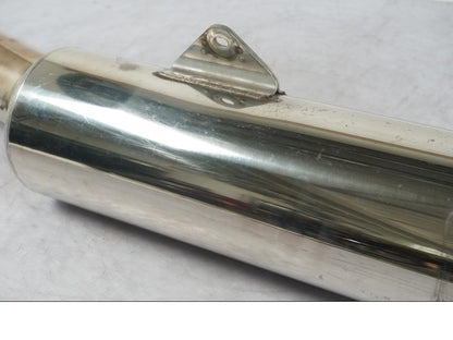 Höger sida på Ljuddämpare från en Honda CBR 1100 XX -2000 motorcykel.