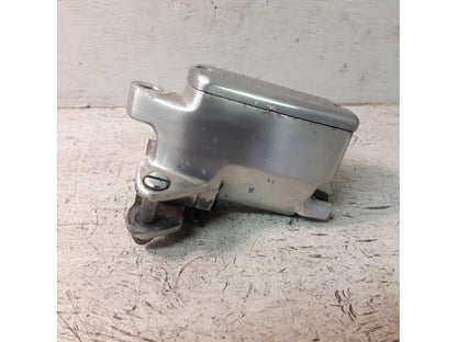 Framsidan på Bromshuvudcylinder från en Honda VTX 1800 -2007 motorcykel.