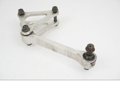 Framsidan på Stötdämparlänkage från en Yamaha YZF R6 -2006 motorcykel.