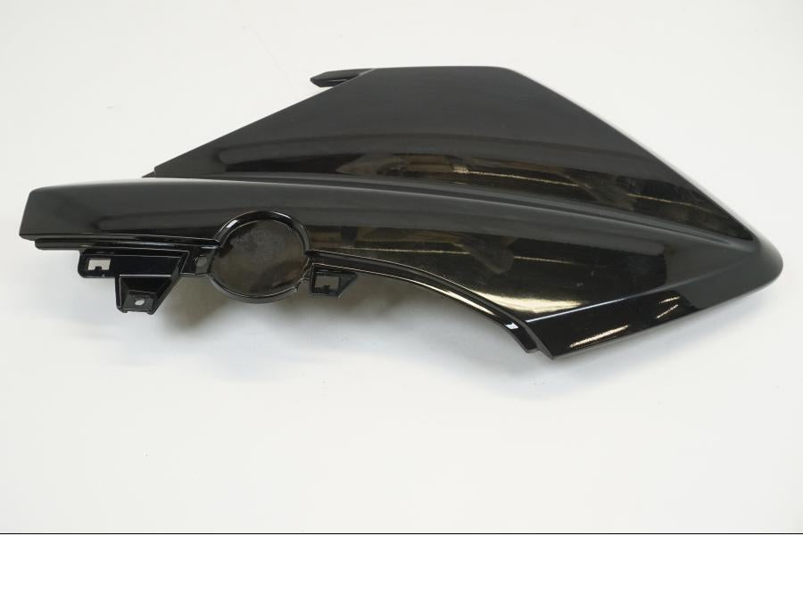 Baksidan på Sidopanel från en Yamaha X-Max 400 -2014 motorcykel.