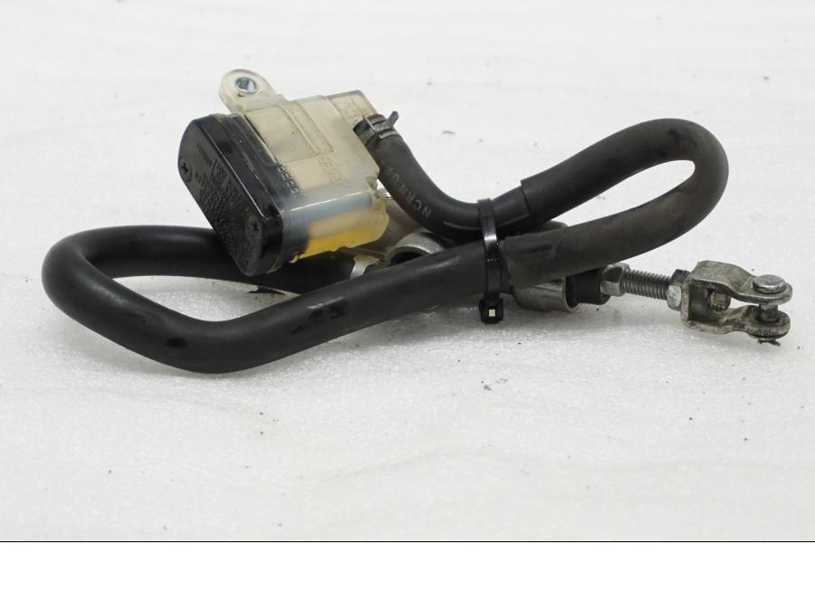 Baksidan på Bromshuvudcylinder från en Suzuki GSX 1300 BK -2008 motorcykel.