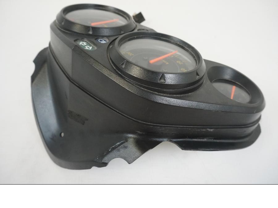 Extrabild1 på Instrumentpanel från en Honda CBR 125 R -2006 motorcykel.