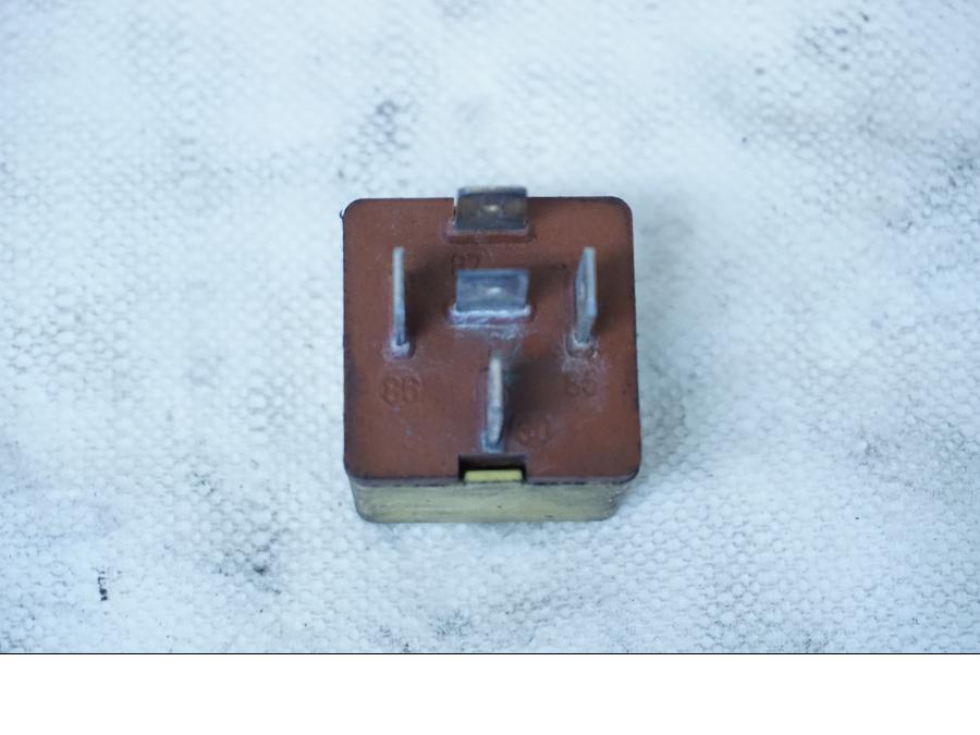 Baksidan på Relä från en Ducati 750 SS -1995 motorcykel.