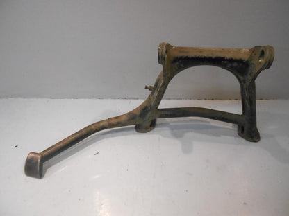 Baksidan på Centralstöd från en Honda GL 1800 -2001 motorcykel.