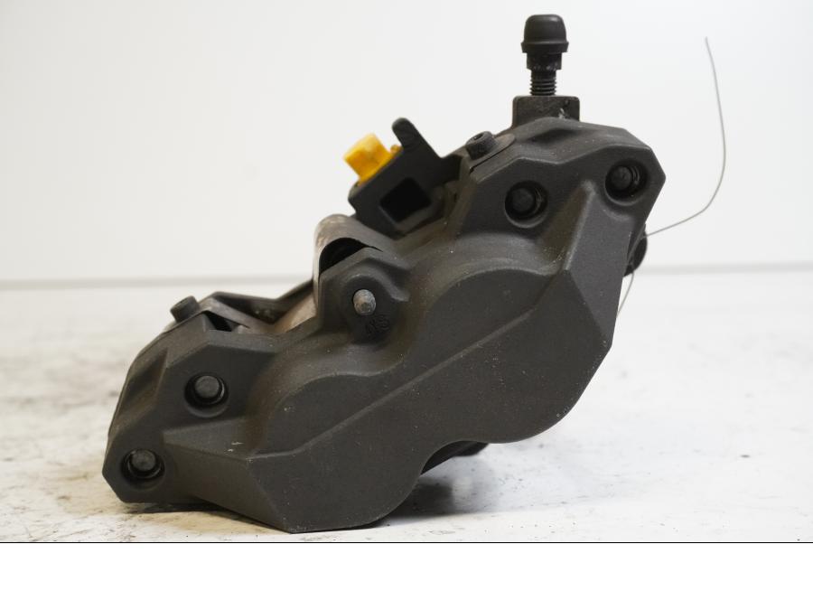 Baksidan på Bromsok från en Suzuki SV 1000 -2005 motorcykel.