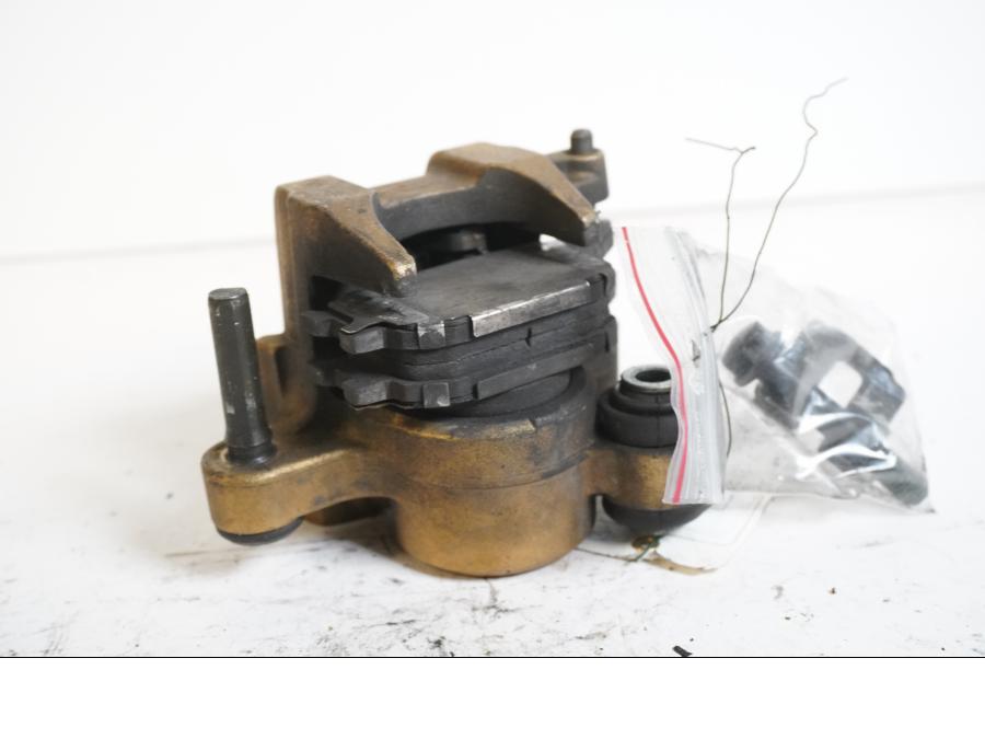 Höger sida på Bromsok från en Honda CBR 900 RR -2003 motorcykel.