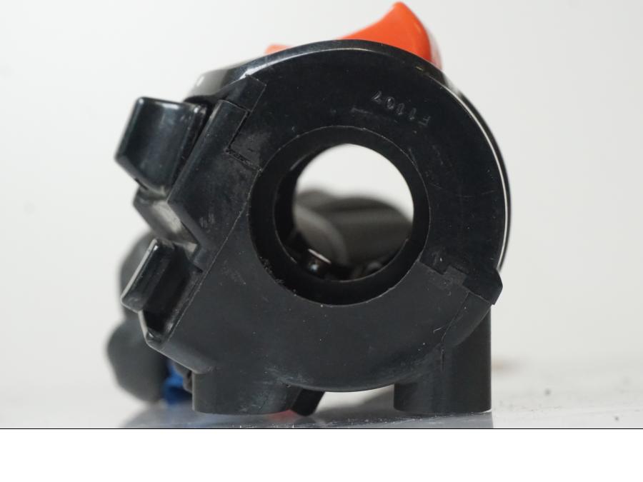 Höger sida på <p>Styrelreglage höger från Honda CBR 600 F 1997.</p>

<p>Med ljusbrytare.</p> motorcykel.