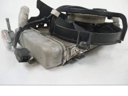 Vänster sida på Vattenkyl från en Honda XL 1000 V -2008 motorcykel.