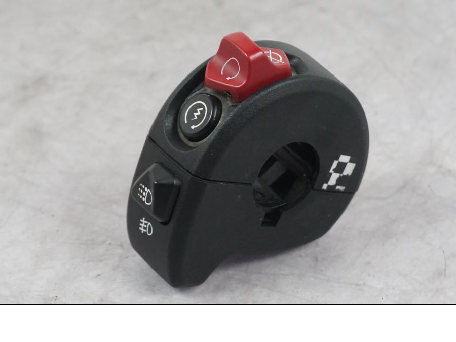 Framsidan på Styrelreglage från en Ducati Multistrada V4 -2024 motorcykel.