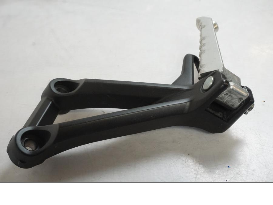 Baksidan på Fotpinne från en Yamaha MT-09 -2019 motorcykel.