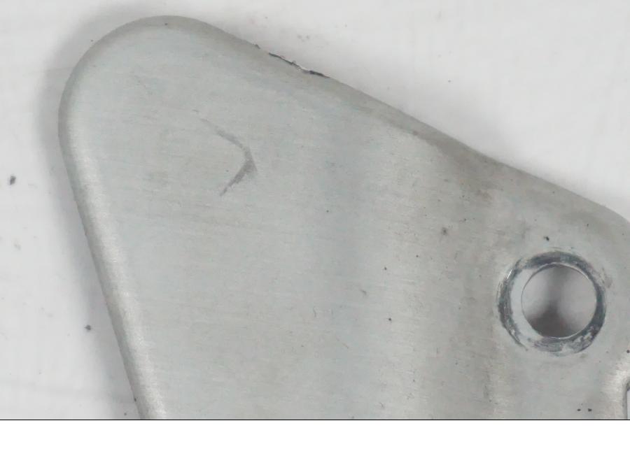 Höger sida på Bromshuvudcylinderskydd från en BMW F 650 CS -2002 motorcykel.