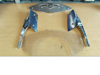 Framsidan på Vindrutefäste från en Kawasaki VN 1700 Classic Tourer -2009 motorcykel.