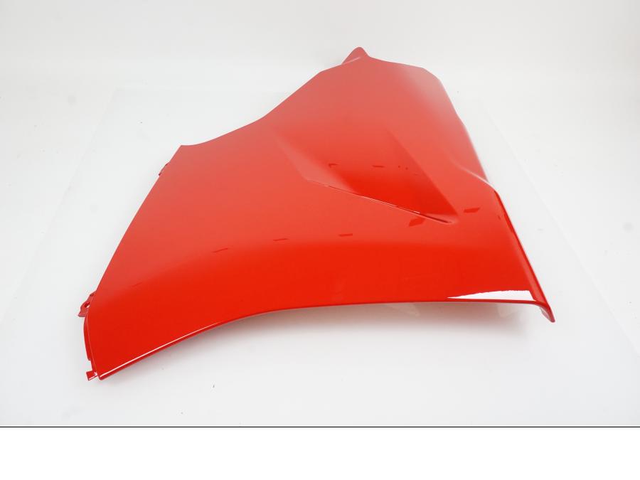 Höger sida på Magkåpa från en Ducati Supersport 950 S -2022 motorcykel.