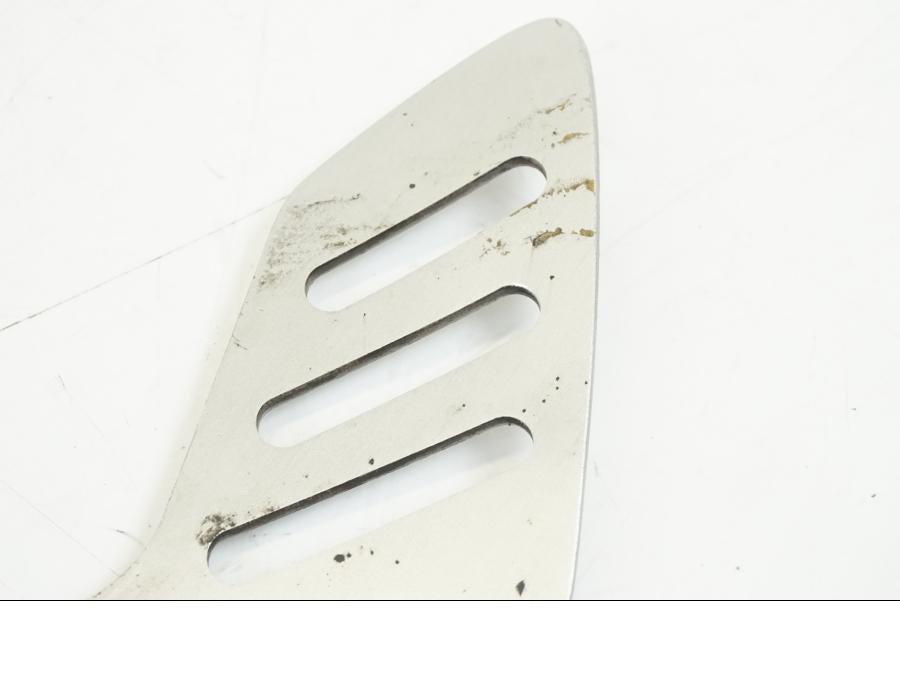 Snett uppifrån på Fotpinnefäste inre från en Suzuki GSX-R 1000 -2005 motorcykel.