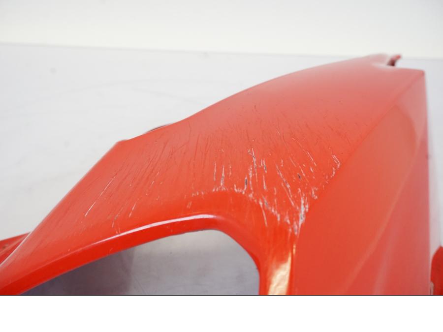 Snett uppifrån på Strålkastarkåpa från en BMW S 1000 XR -2019 motorcykel.