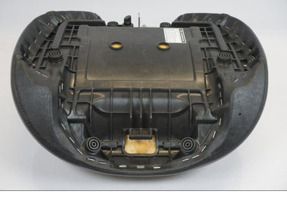 Snett nerifrån på Sadel från en Yamaha XV 1900 -2015 motorcykel.