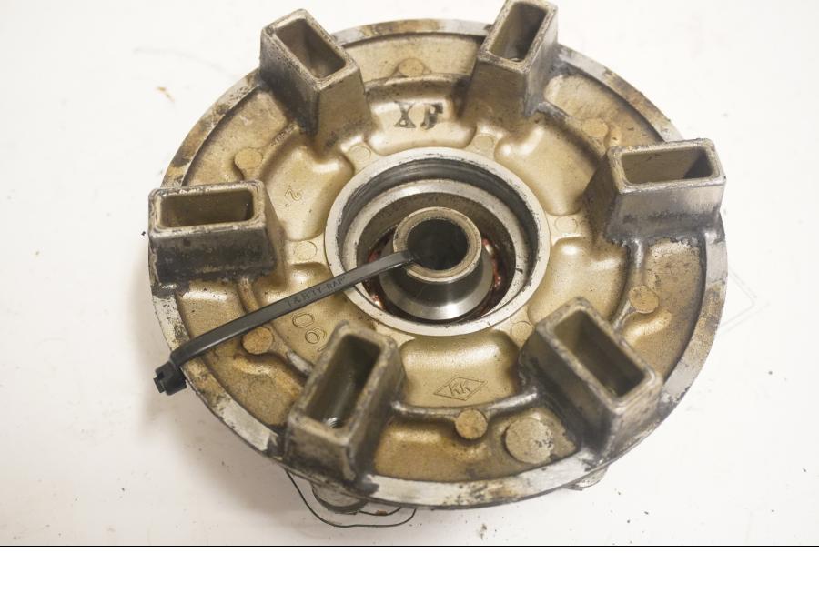 Framsidan på Drevfäste från en Kawasaki ER 5 -1998 motorcykel.