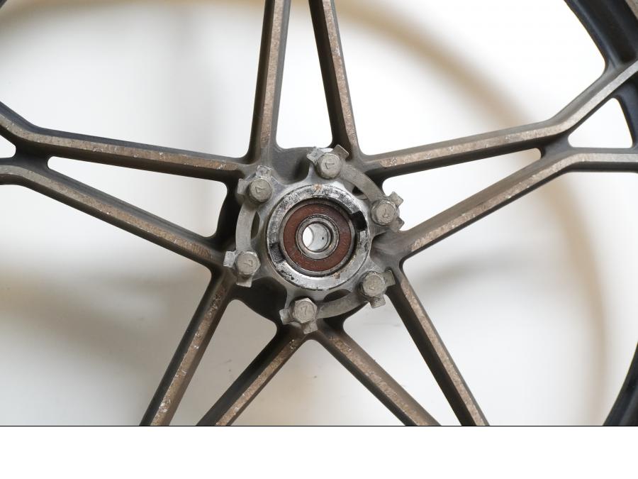 Extrabild3 på Fälg från en Suzuki GS 850 G -1982 motorcykel.