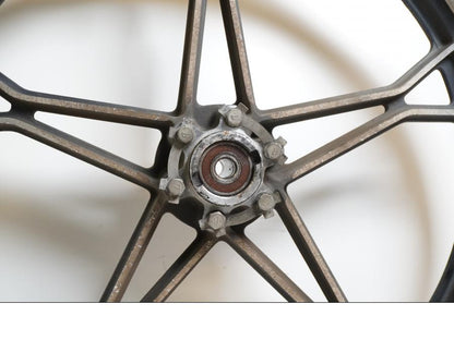 Extrabild3 på Fälg från en Suzuki GS 850 G -1982 motorcykel.