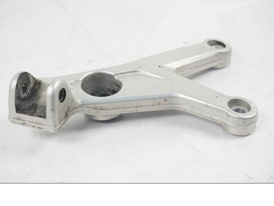 Baksidan på Fotpinnefäste från en MV Agusta Dragster -2014 motorcykel.