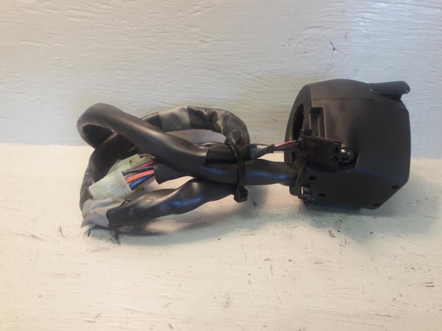 Baksidan på Styrelreglage från en Yamaha MT 125 -2017 motorcykel.