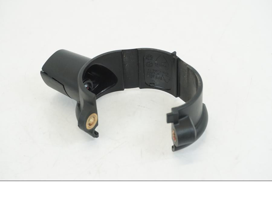 Vänster sida på Blinkersfäste från en Ducati Streetfighter V4 -2020 motorcykel.