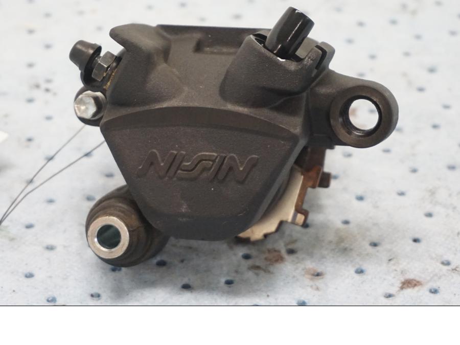 Framsidan på Bromsok från en Kawasaki Z 650 ABS -2020 motorcykel.