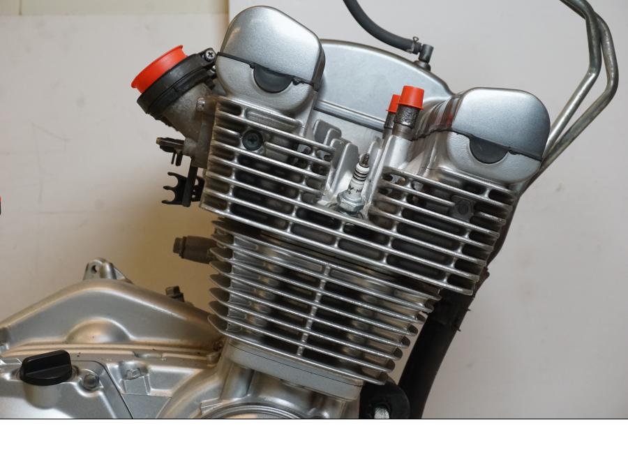 Höger sida på Motor från en Yamaha XJ 900 -1997 motorcykel.