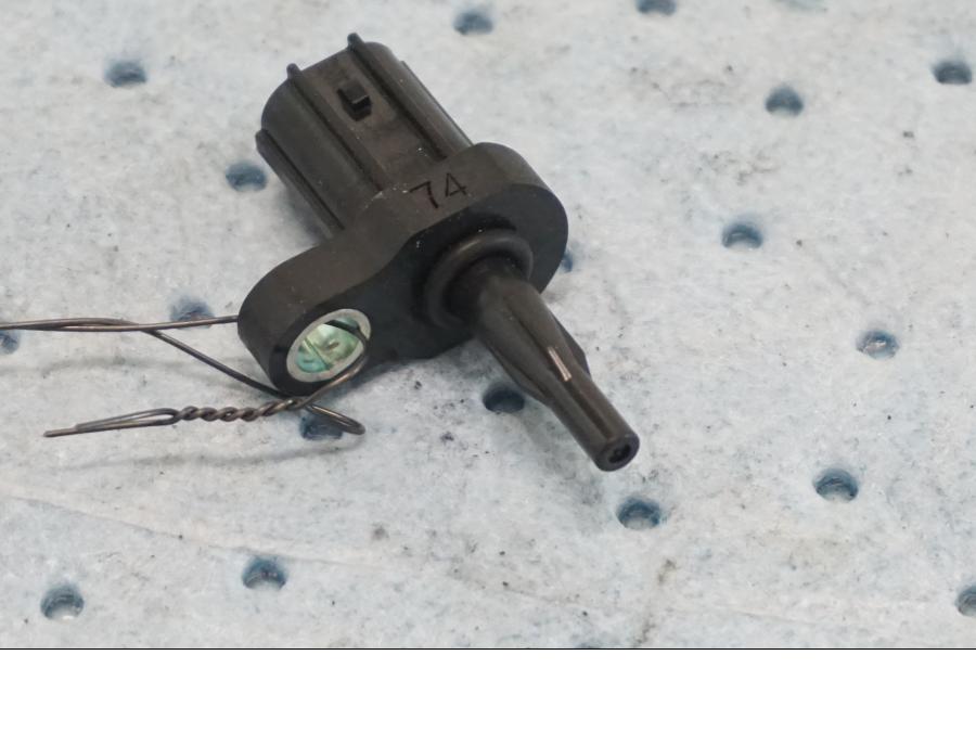 Framsidan på Luftburksensor från en Kawasaki Z 900 -2019 motorcykel.