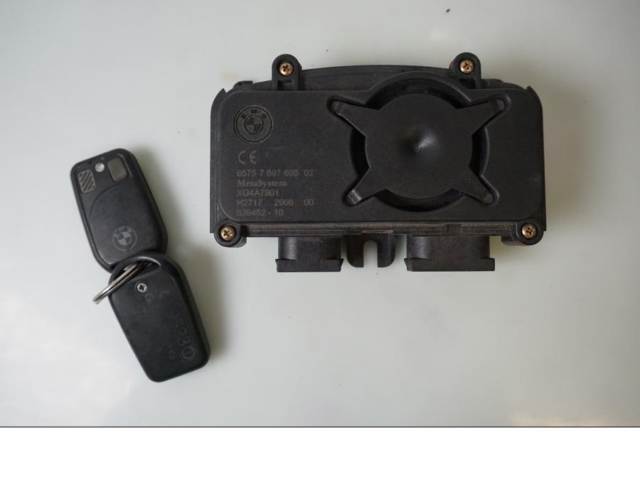 Framsidan på Larm från en BMW K 1200 S -2006 motorcykel.