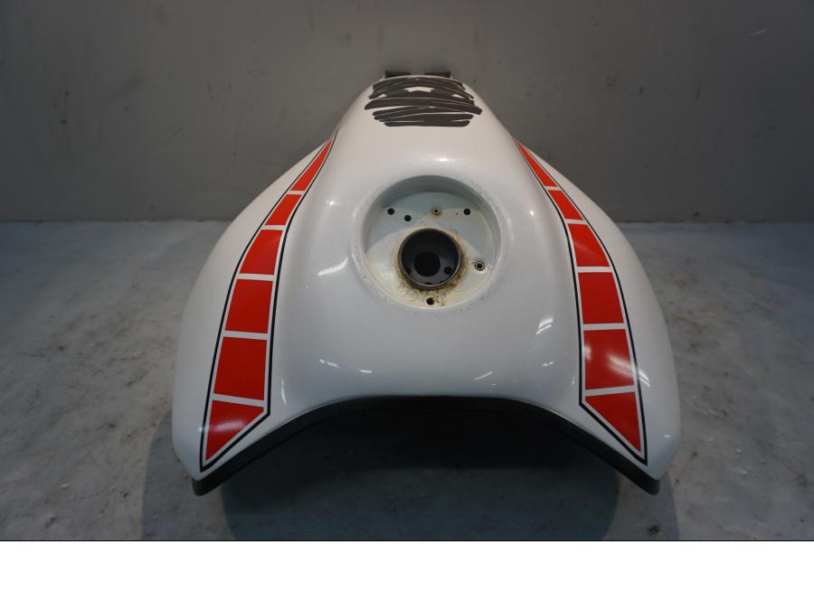 Vänster sida på Bensintank från en Yamaha XT 1200 Z -2011 motorcykel.