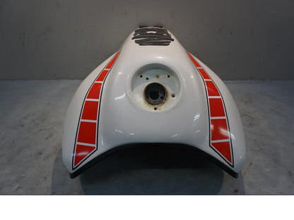 Vänster sida på Bensintank från en Yamaha XT 1200 Z -2011 motorcykel.