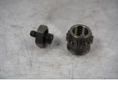 Framsidan på Kamkedjedrev från en Triumph Tiger Explorer -2016 motorcykel.