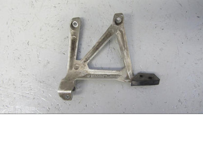 Baksidan på Fotpinnefäste från en BMW R 1200 GS -2015 motorcykel.