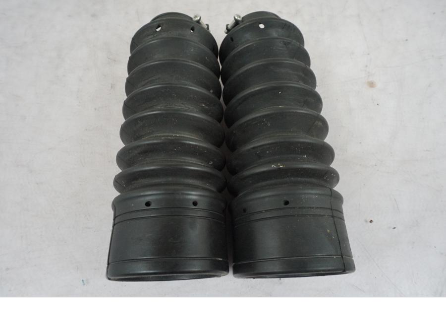 Framsidan på Gaffelbensskydd från en Triumph Bonneville T120 -2021 motorcykel.