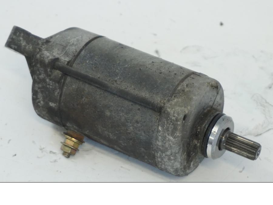 Höger sida på Startmotor från en Honda XL 1000 V -1999 motorcykel.