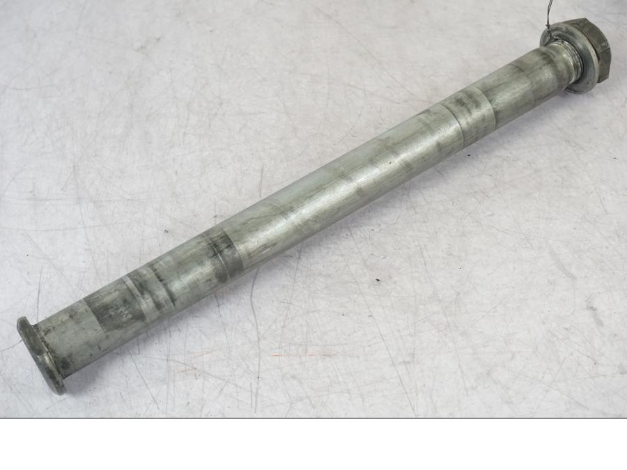 Framsidan på Axel från en Suzuki GSX 1300 RX -1999 motorcykel.