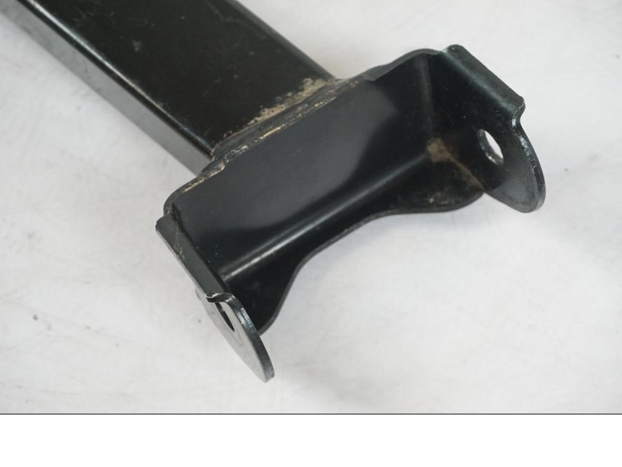 Höger sida på Länkarm från en Suzuki LTA 750 XP E -2009 motorcykel.