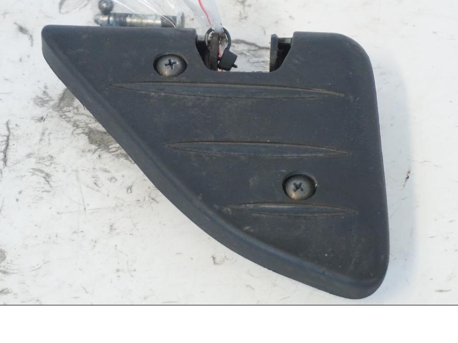 Framsidan på Fotpinne från en Honda SH 300 A -2011 scooter.