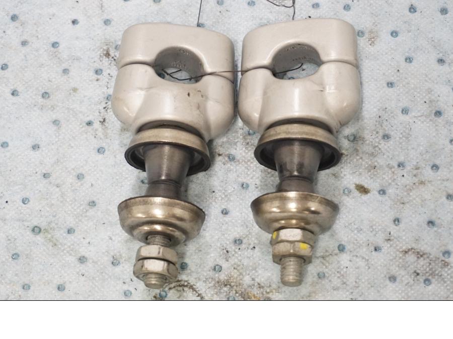 Framsidan på Styrfäste från en BMW F 650 -1998 motorcykel.