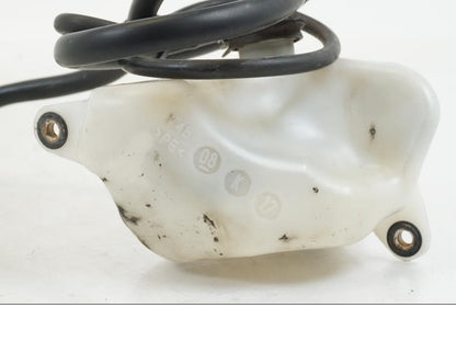Baksidan på Vattenexpansionskärl från en Yamaha YZF 1000 R1 -2009 motorcykel.