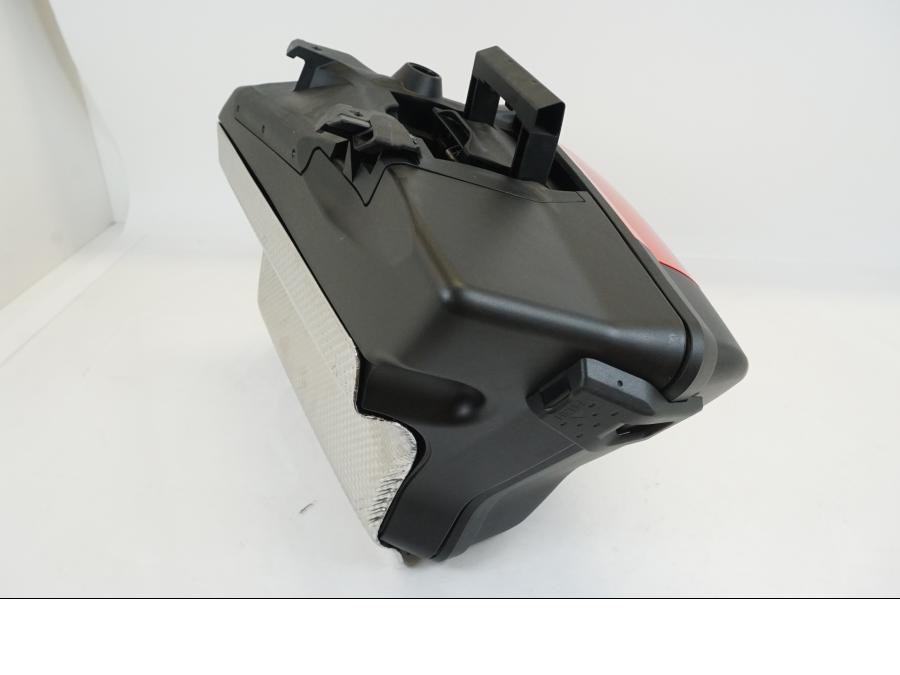 Höger sida på Sidoväska från en Ducati Multistrada 1200 -2015 motorcykel.