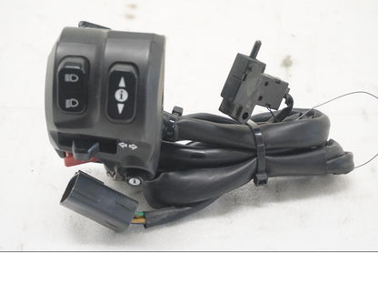 Framsidan på Styrelreglage från en Triumph Tiger Explorer -2012 motorcykel.