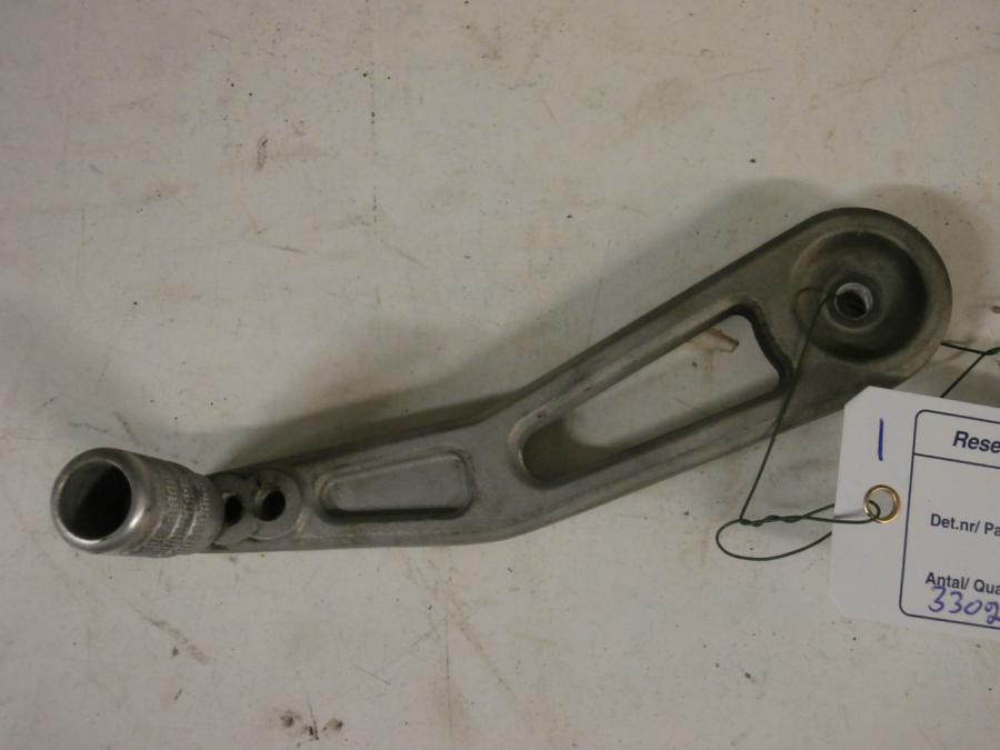 Framsidan på Bromspedal från en KTM RC8 -2008 motorcykel.