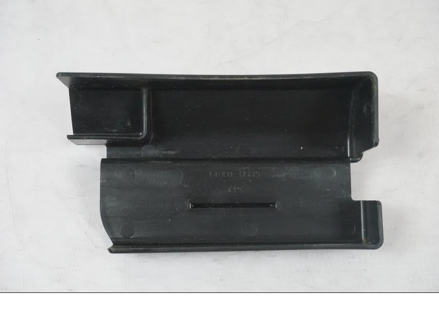 Vänster sida på Batterihållare från en Kawasaki ZZ-R 1400 -2009 motorcykel.