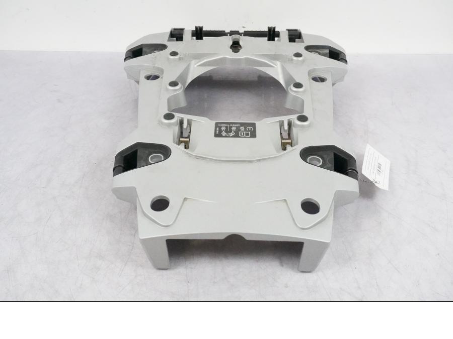 Vänster sida på Sadellåsmekanism från en BMW R 1250 GSA -2021 motorcykel.