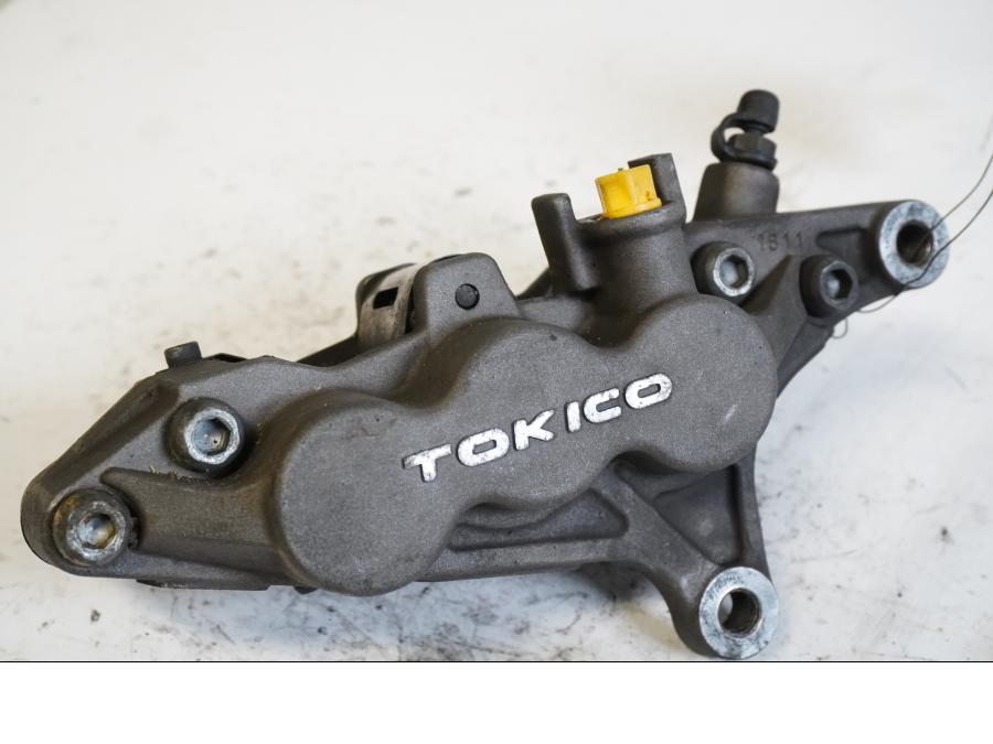 Framsidan på Bromsok från en Kawasaki ZX-9R -1998 motorcykel.