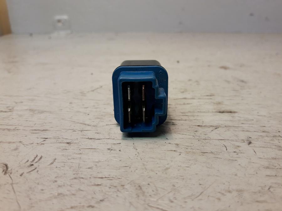 Baksidan på Relä från en Yamaha FZ 750 -1988 motorcykel.